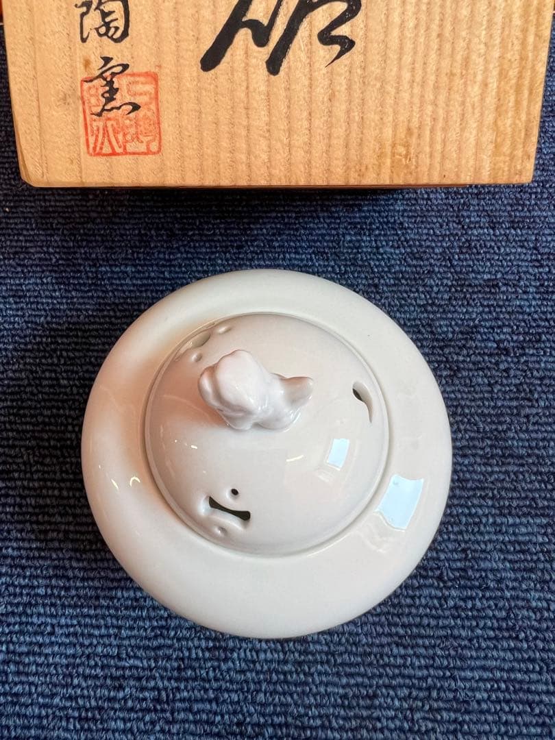 854  白磁　獅子　香炉　未使用