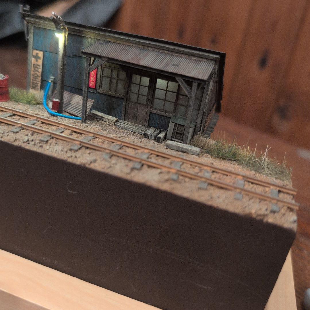 HOゲージ鉄道模型 安全第一の標識付き