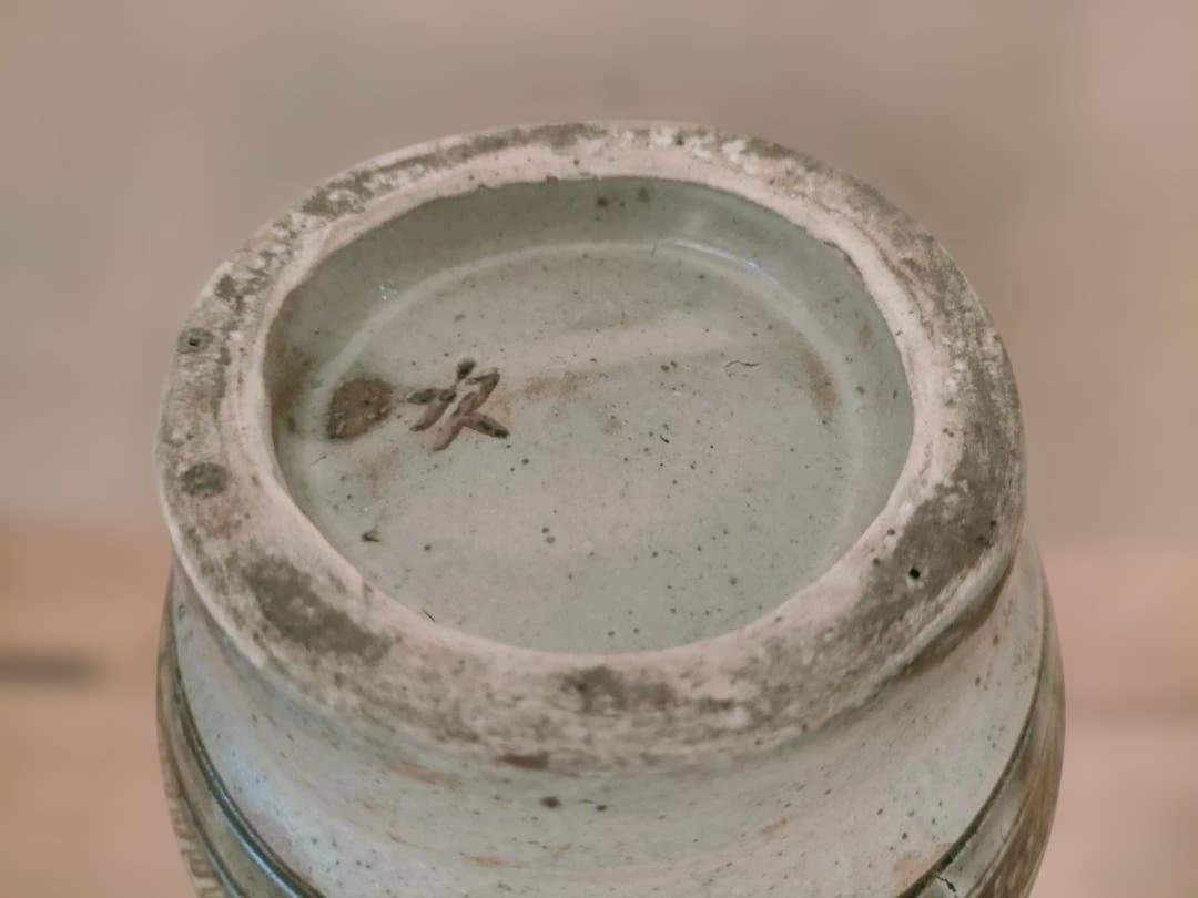 金城次郎さん　魚7匹描かれた壺