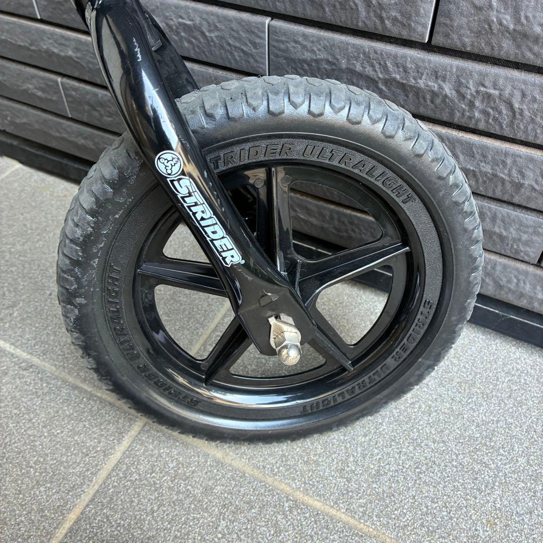 STRIDER ストライダー 12 スポーツモデル　バランスバイク　膝肘当て付き