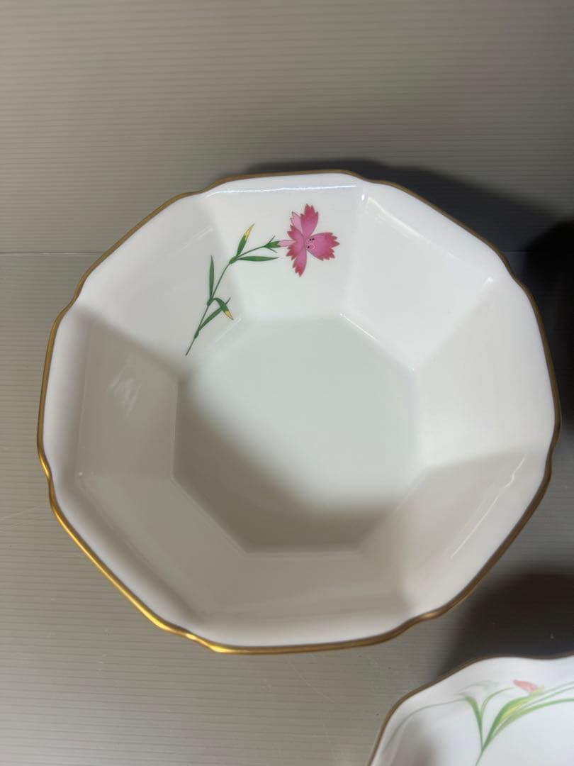 2397 香蘭社　金彩　深鉢2客　楕円鉢1客