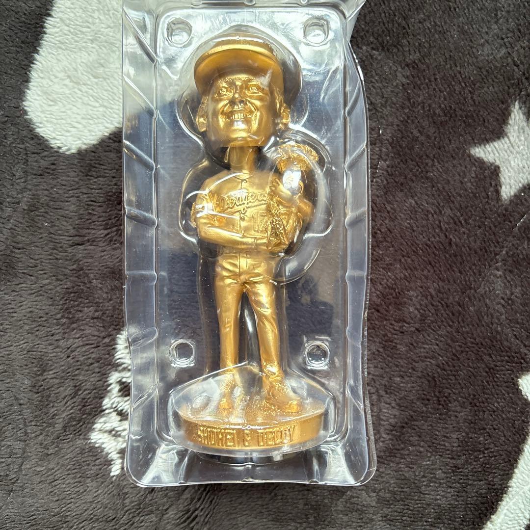 大谷翔平とデコピンのボブルヘッドゴールド 値下げしました。
