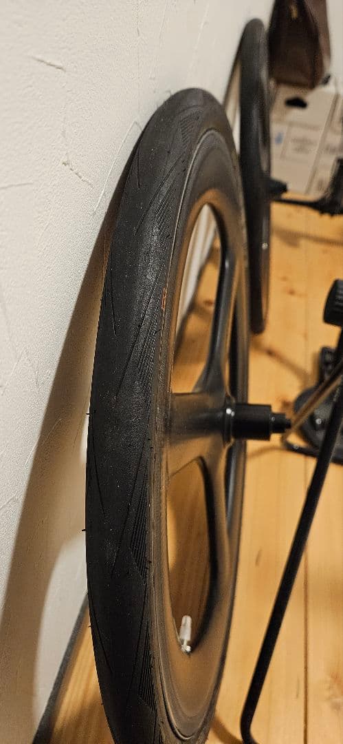 Kitt design 451 Carbon ホイールフロントリア