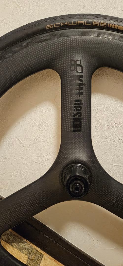 Kitt design 451 Carbon ホイールフロントリア