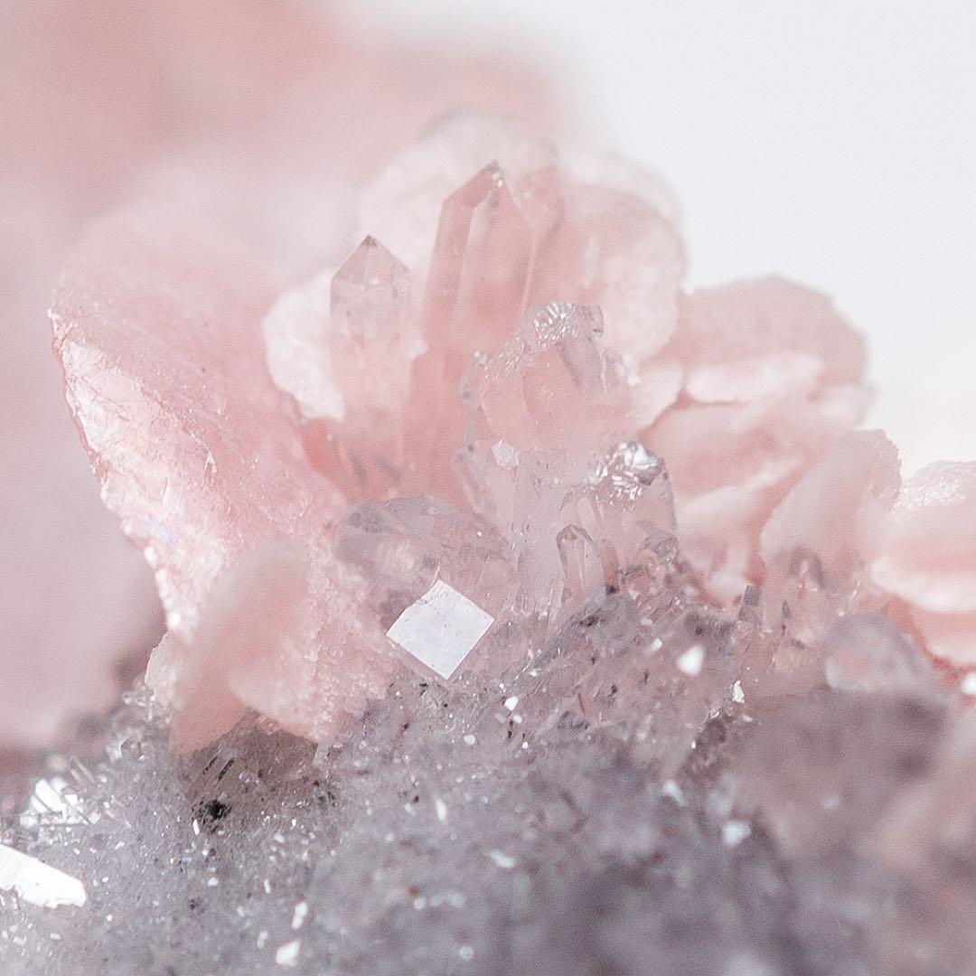 中国 ロードクロサイト フローライト 蛍石 天然石 原石 鉱物標本 鉱石 738