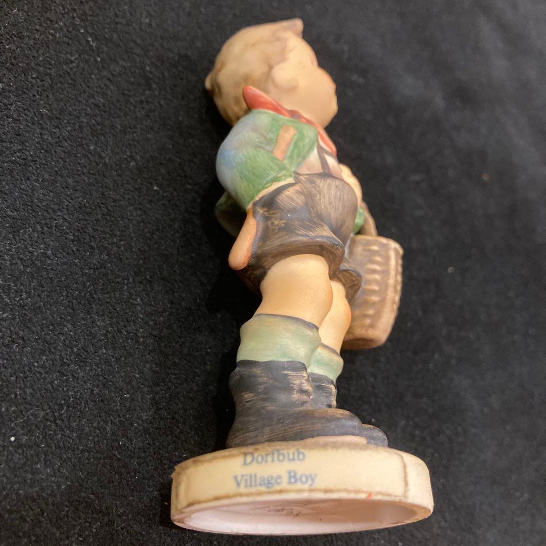 陶器製少年フィギュア バスケット付き　Goebel