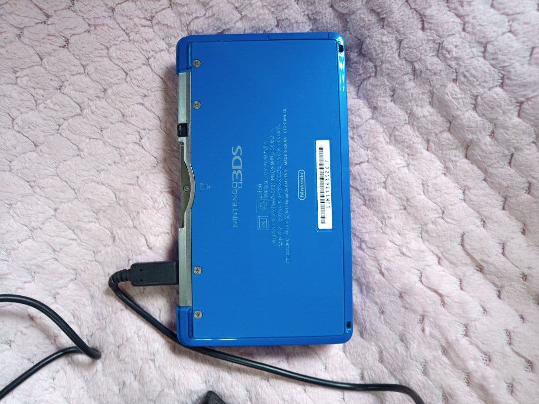3DS本体と充電器とメモリーカードと桃鉄