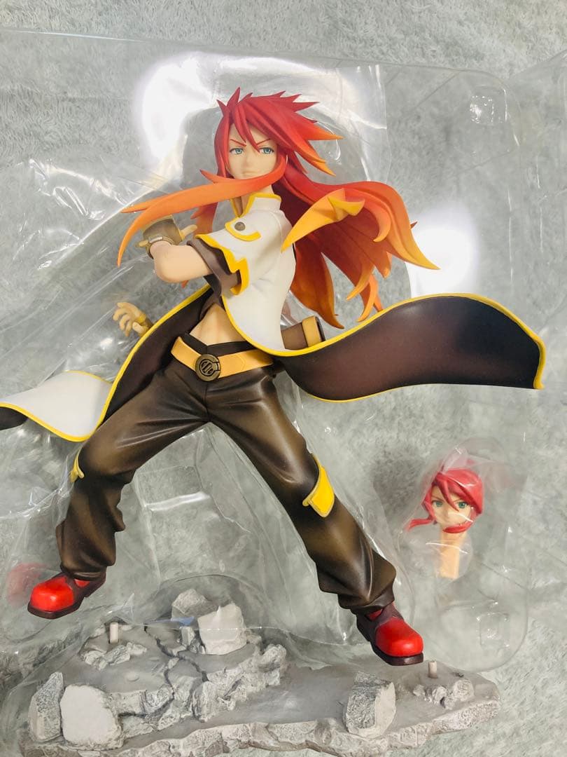 テイルズ 1/8スケール 完成品フィギュア ルーク・フォン・ファブレ