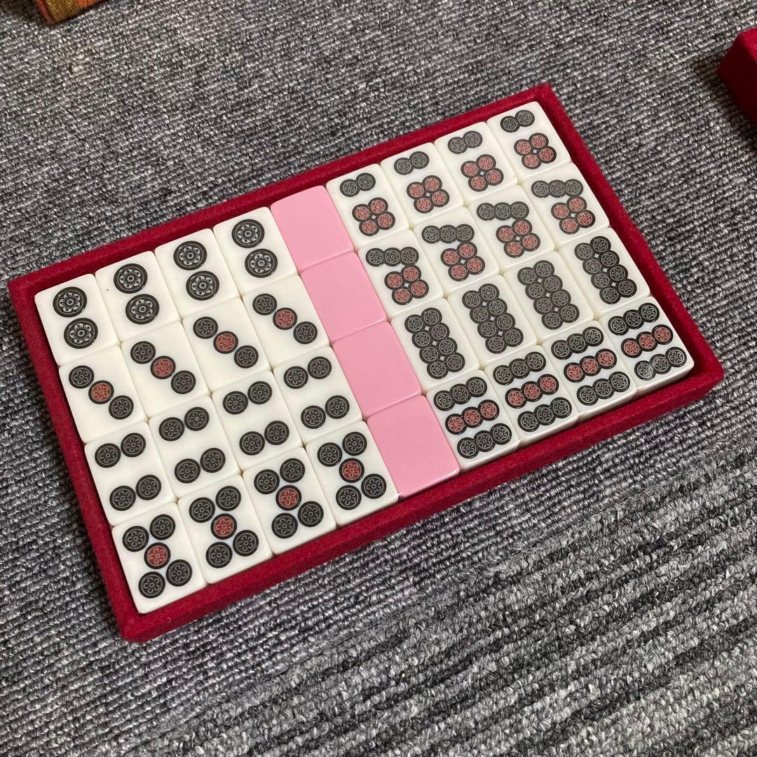 未使用品　麻雀牌　マツオカ　天和　背面ピンク　　ユリア樹脂