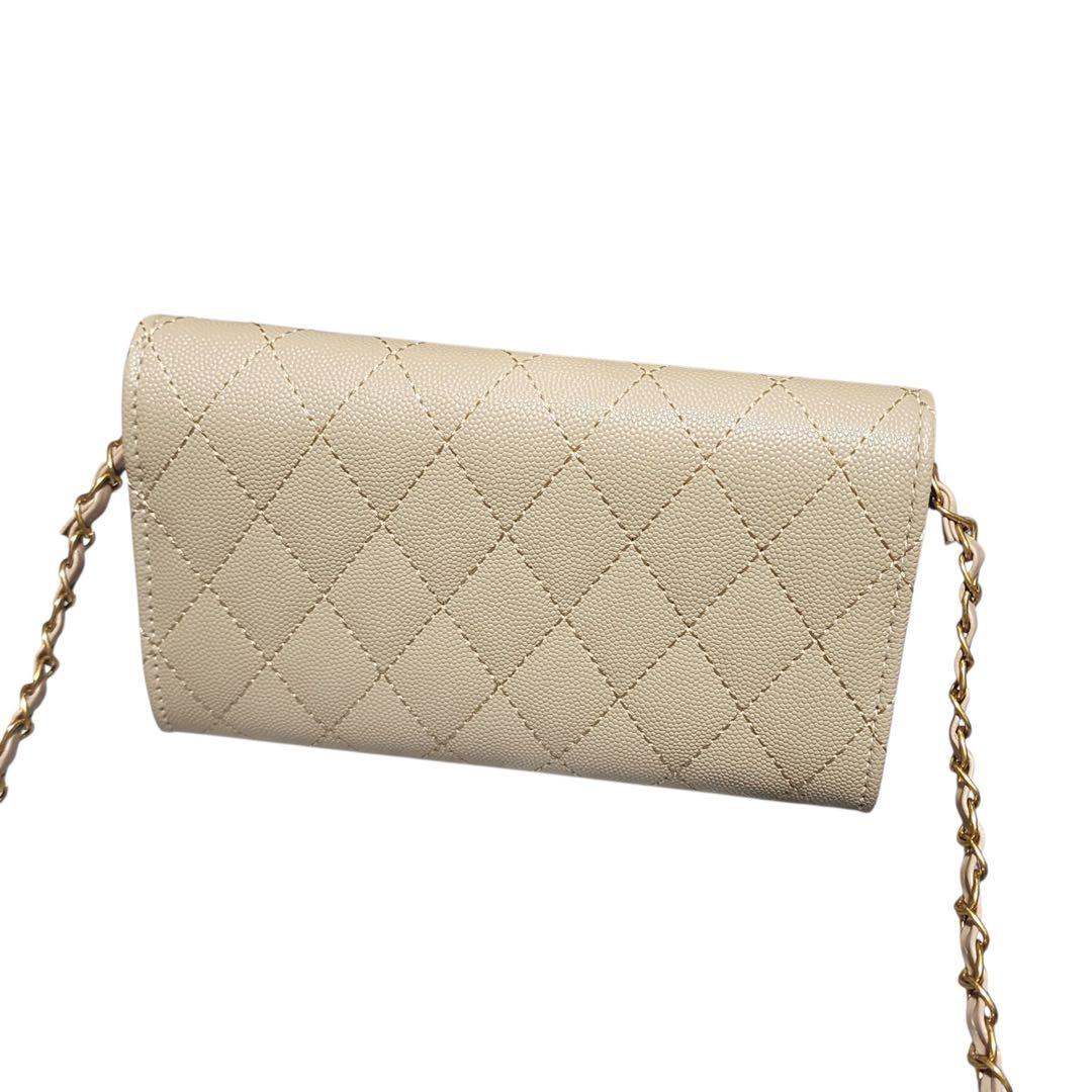 CHANEL　チェーンウォレット　キルティング　ベージュ　ノベルティ