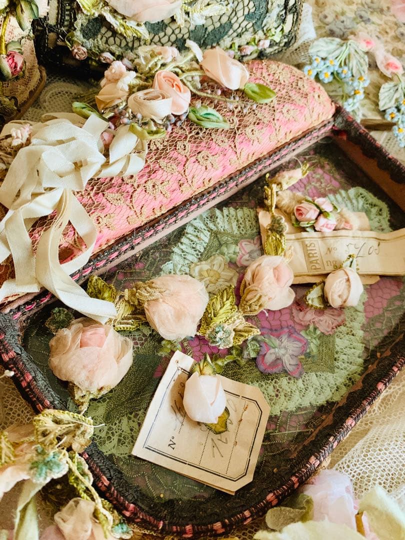 フランスアンティークピンクッション付ロココモチーフガラストレイ※メタルブレード