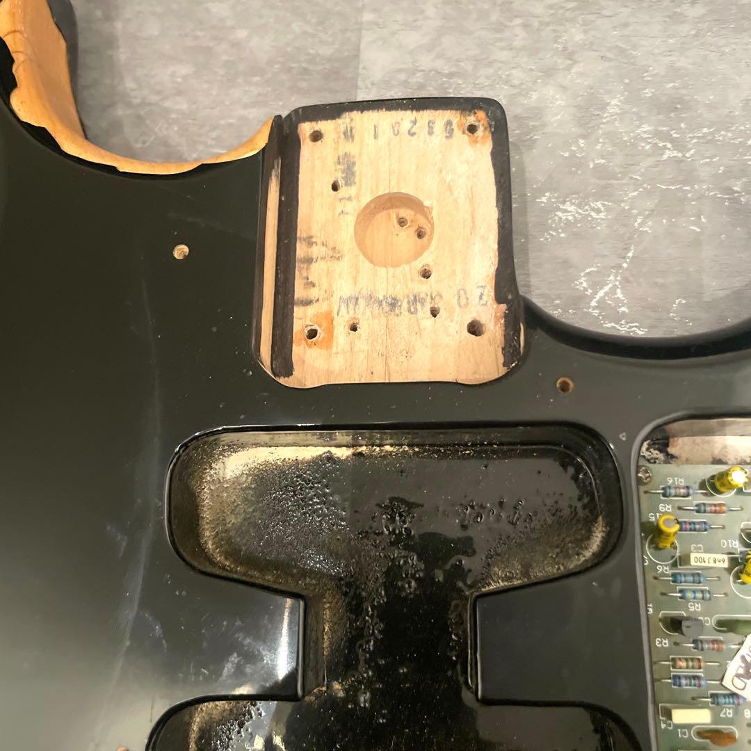 フェンダー　アクティブ　ボディ　電池駆動　配線済み