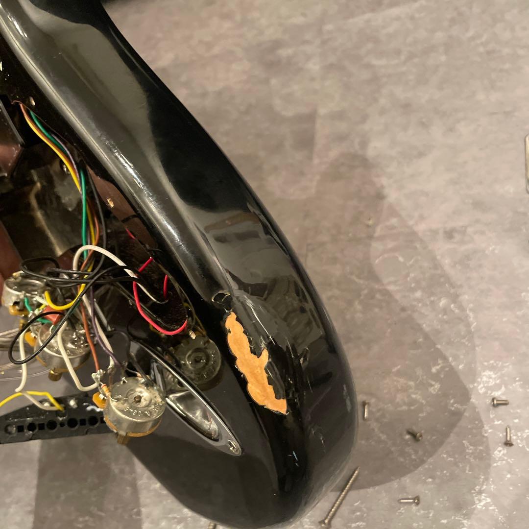 フェンダー　アクティブ　ボディ　電池駆動　配線済み