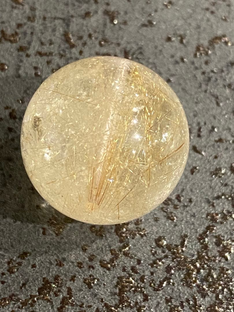 天然石　ゴールドルチルクォーツC22㎜　虹、貫通穴あり