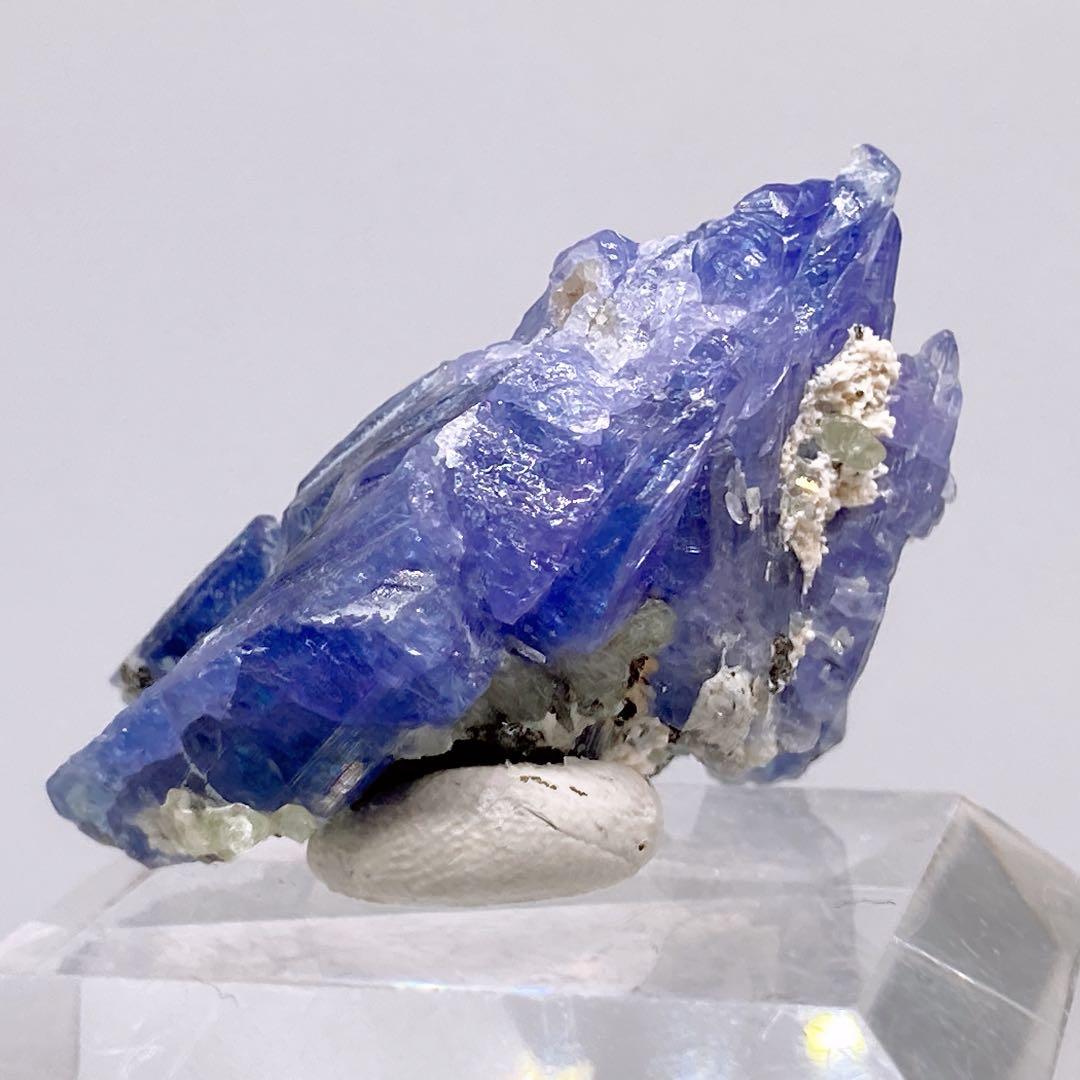タンザナイト　原石　鉱物標本　天然石　102