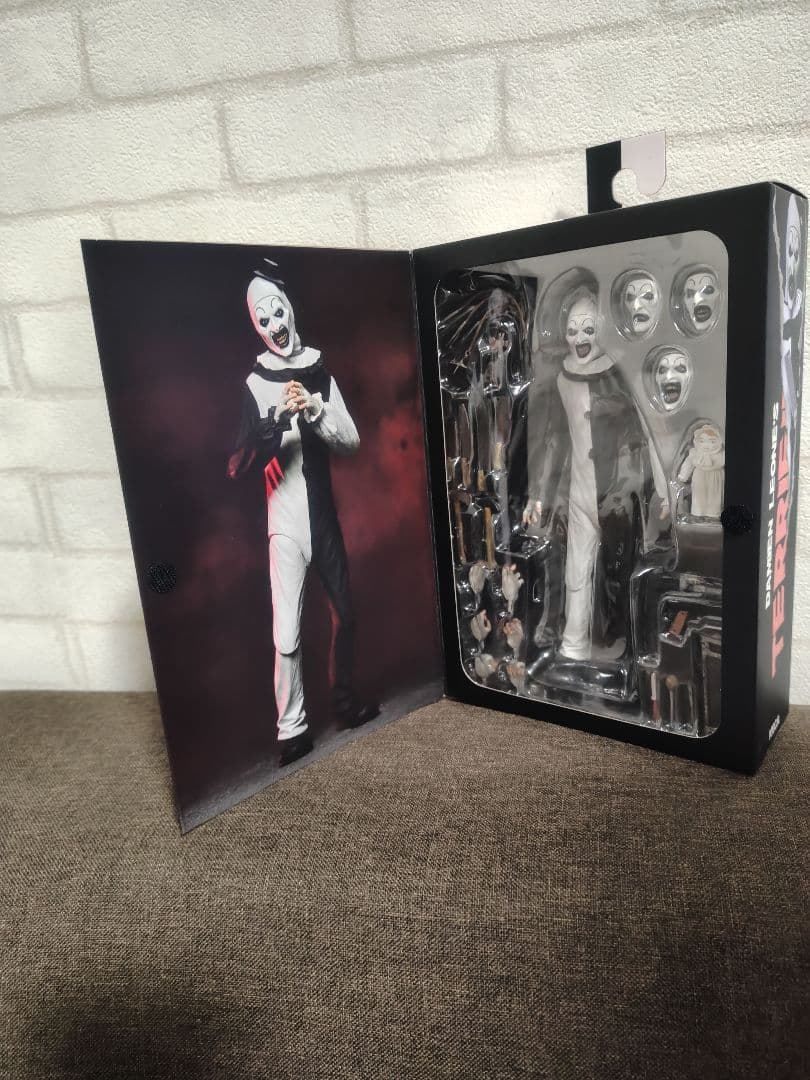 ネカ テリファー アート・ザ・クラウン アルティメット 7インチ フィギュア