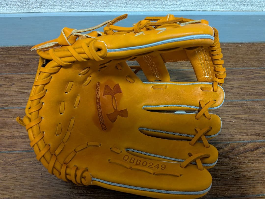 Under Armour 軟式グローブ オレンジ