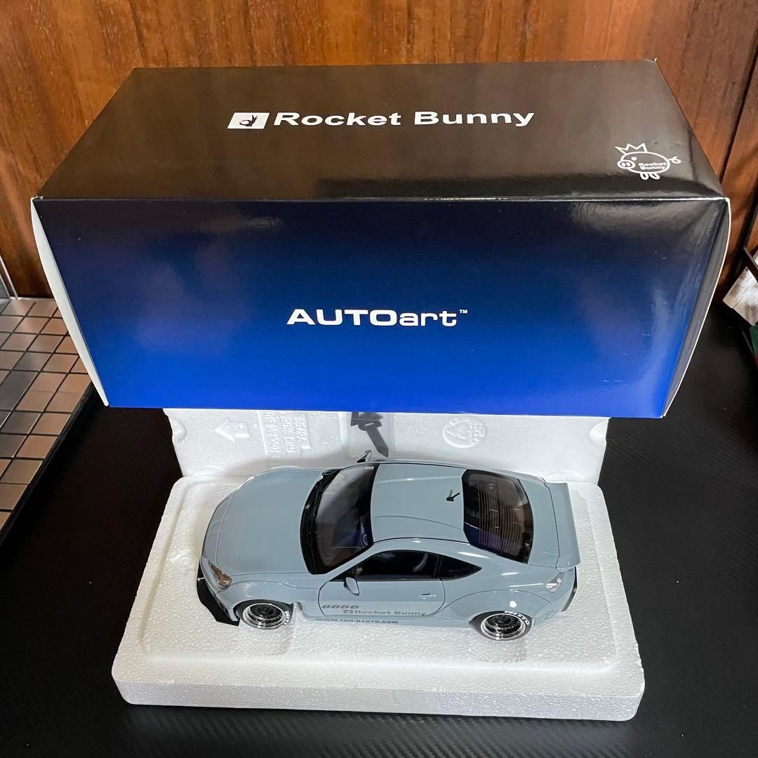 未展示品オートアー1/18ロケットバニー86コンクリート・グレーブラックホイール