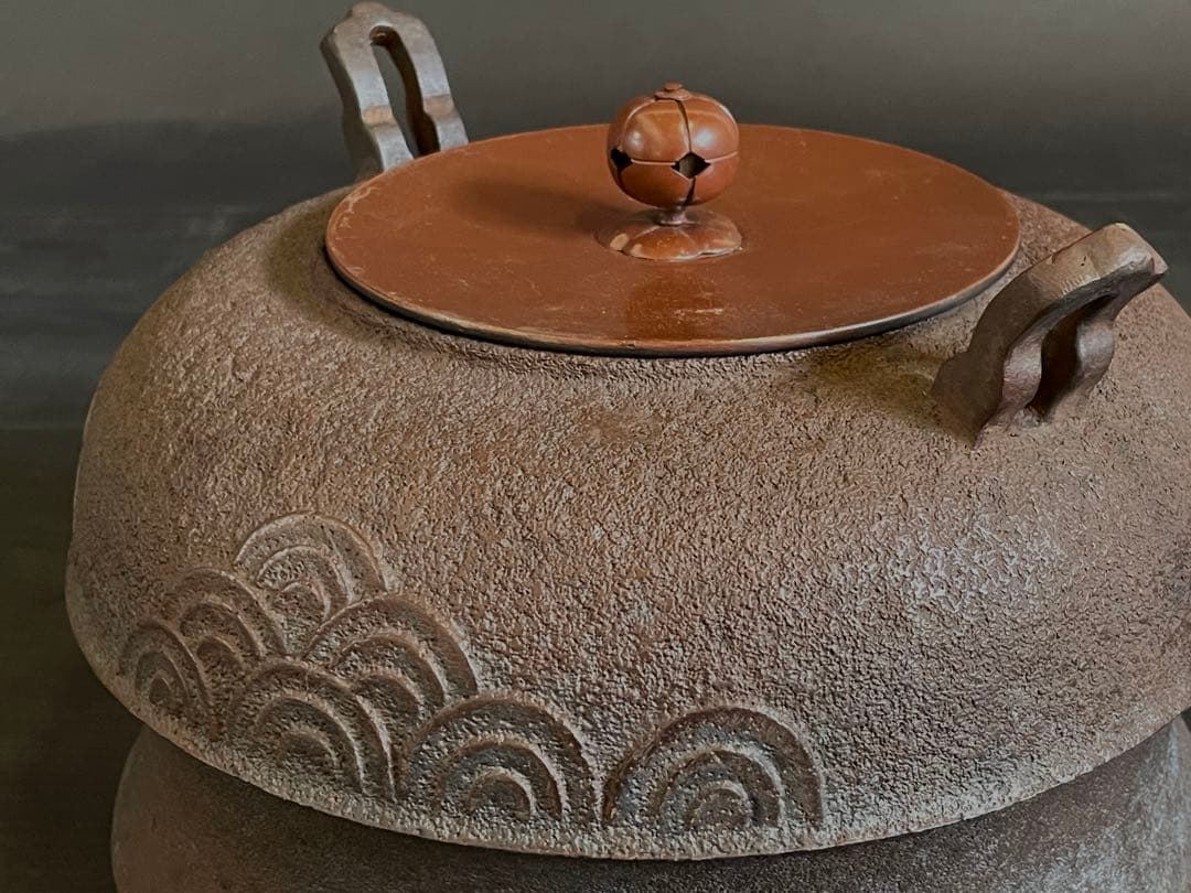 『母』 青海波地紋 唐犬釜 釜師 大國 藤兵衛 共箱 炉釜 茶道具（213F⑦）