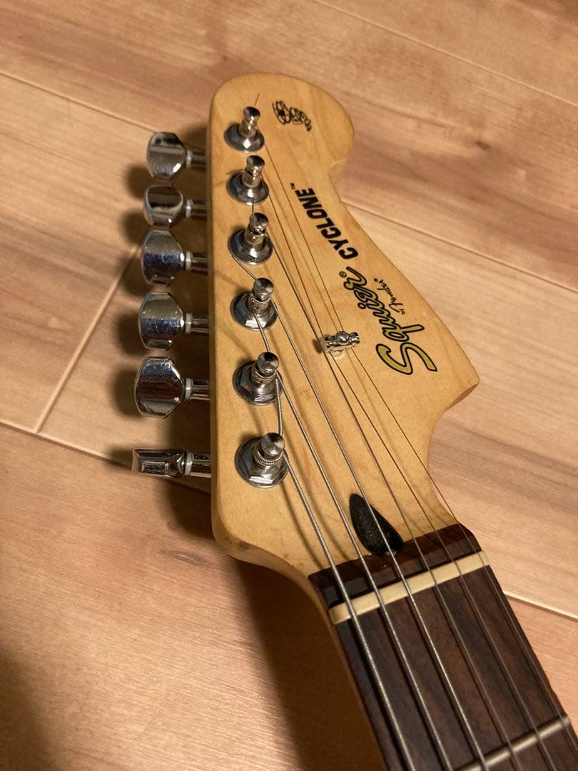Squier Cyclone レッド