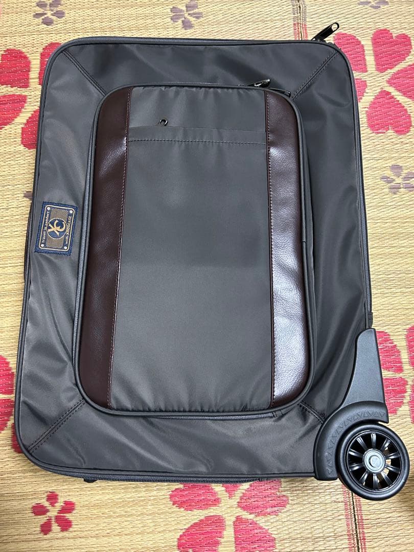 新品未使用　オシャレ　スーツケース　湯川株式会社　 カーキ色　定価39600円