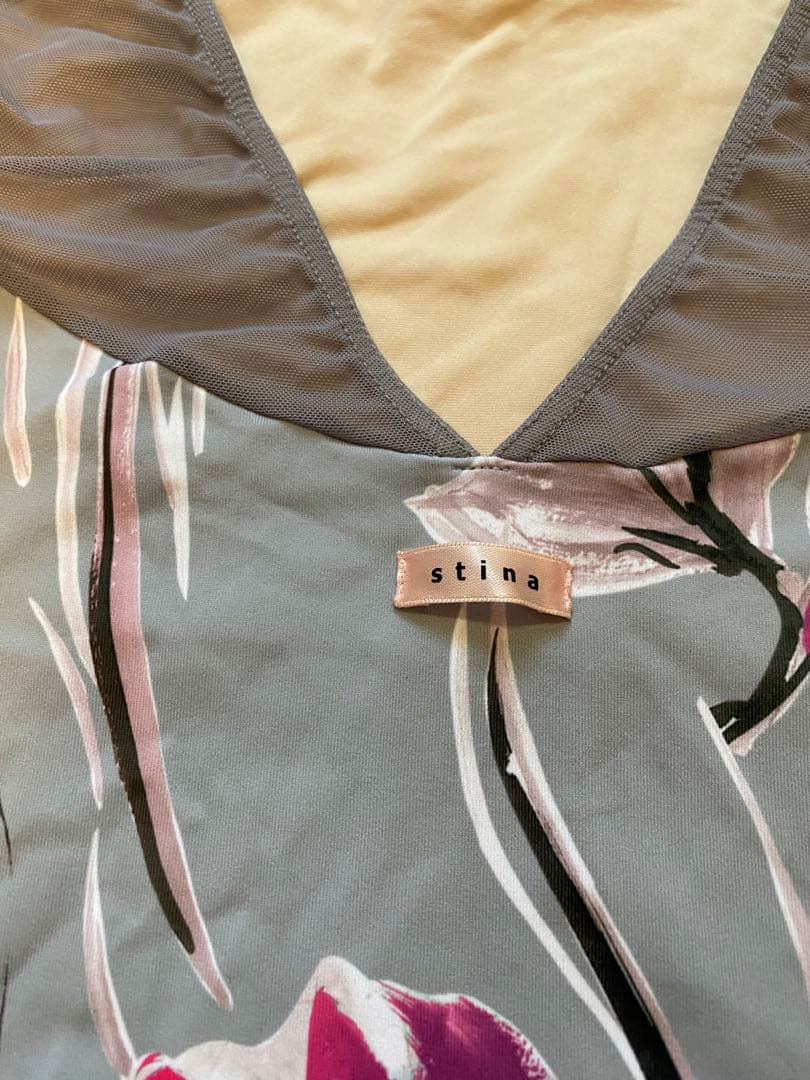 stina フラワー柄 長袖レオタード