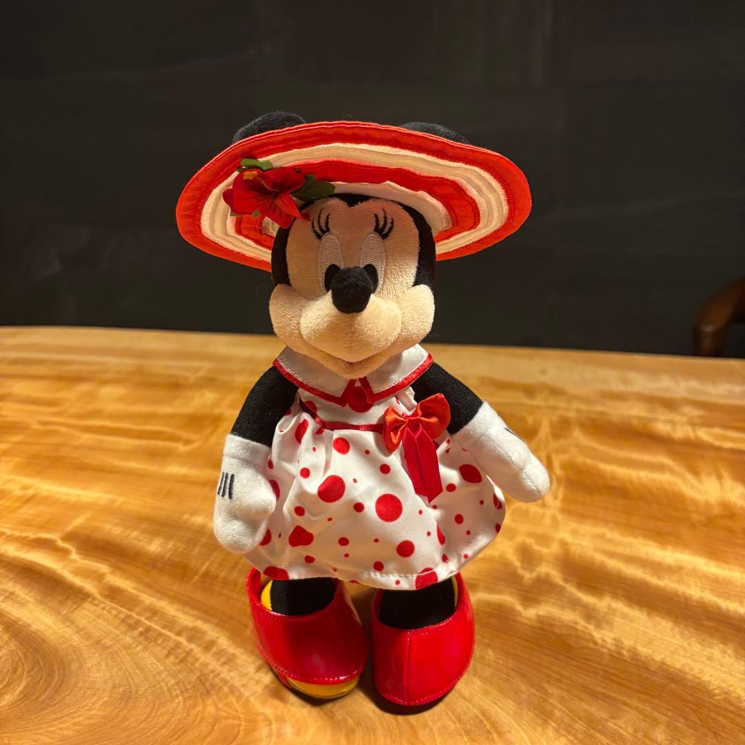 ミニーマウス 着せかえ　ぬいぐるみ本体と着せ替え衣装4つの計5つセット