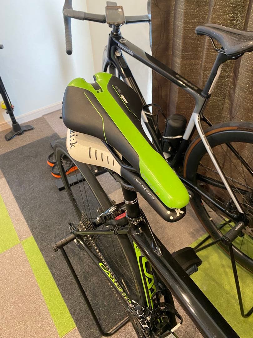 最終値下げ　Cannondale CAAD12ロードバイク ブラック/グリーン