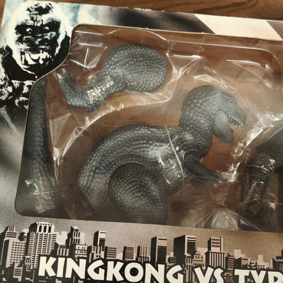 キングコング ＋暴君竜Tレックス　トイザらス限定XPLUSフィギュア