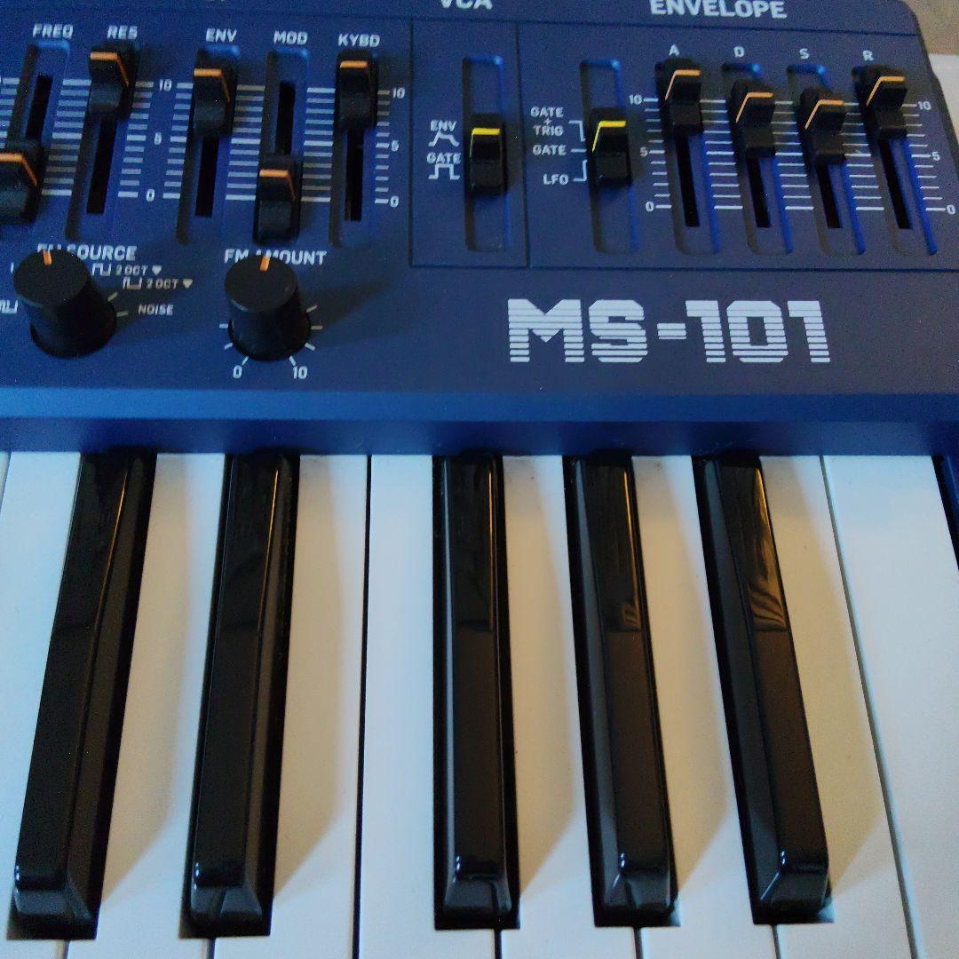 ８*T様 Behringer MS-101 （青）アナログシンセサイザー