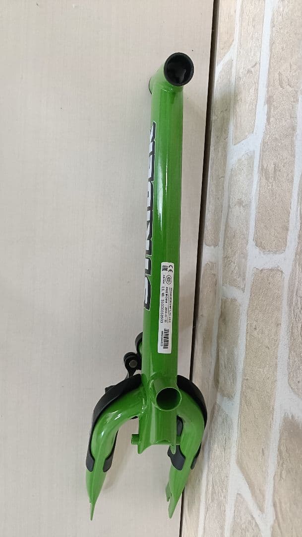 珍しい箱付きです！　ストライダー 本体 グリーン