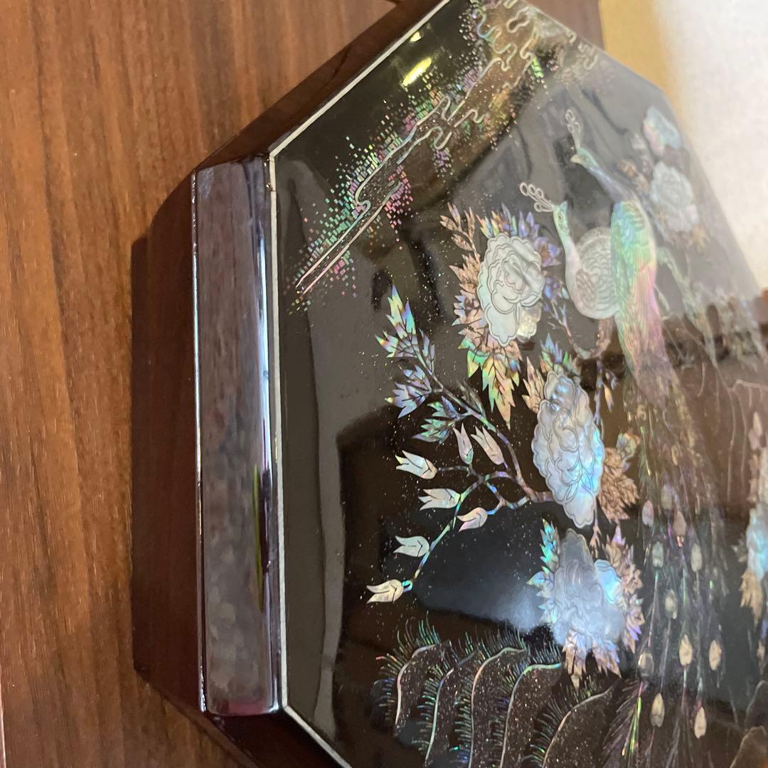 孔雀模様の八角形一段重箱　螺鈿細工 八角形 菓子器
