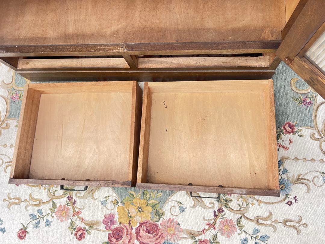 木製ガラス扉キャビネットアンティーク