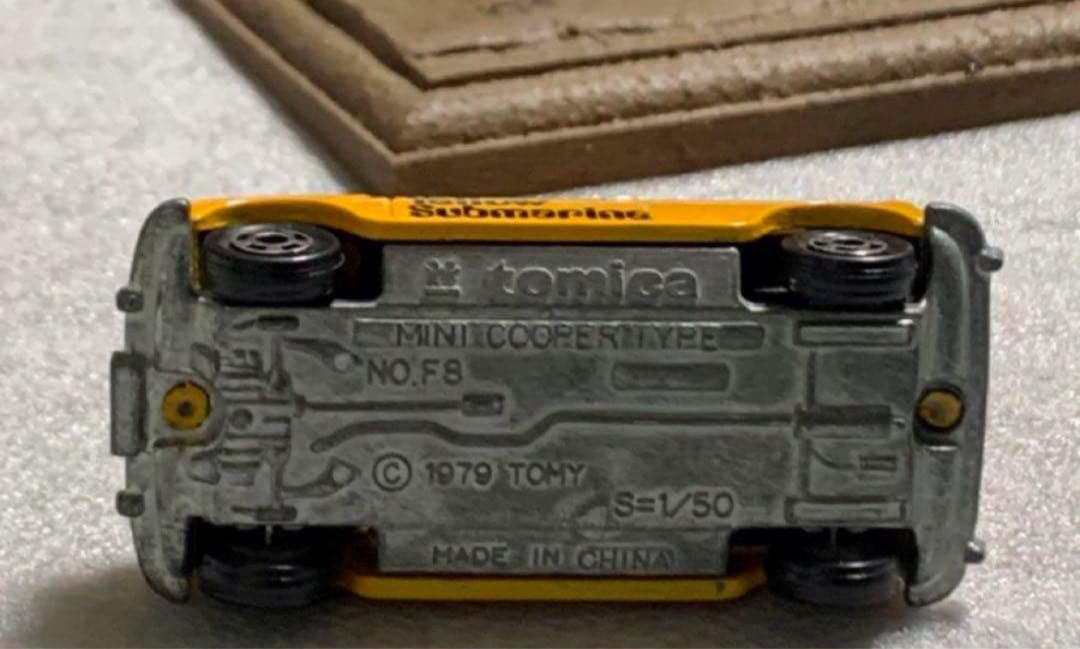 トミカ ミニクーパー イエローサブマリン 台座付き