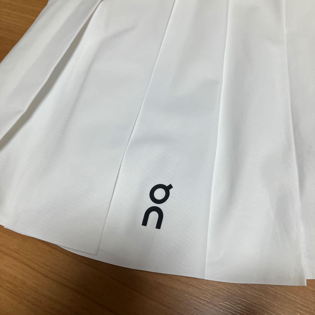 ON テニス　ホワイト プリーツスカート　超美品！