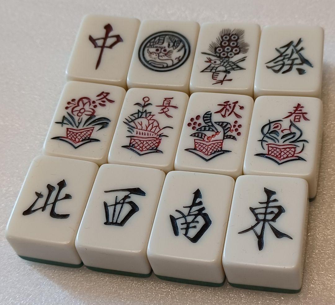 昭和の麻雀牌 総重量2.8kg (持ったときの感触、混ぜたときの独特の音が魅力)