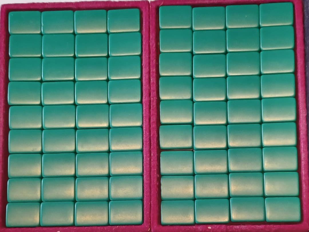 昭和の麻雀牌 総重量2.8kg (持ったときの感触、混ぜたときの独特の音が魅力)