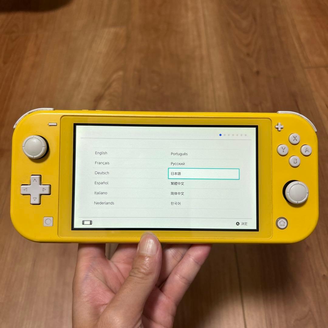 中古　Nintendo Switch Lite イエロー 充電器•収納ケース付き