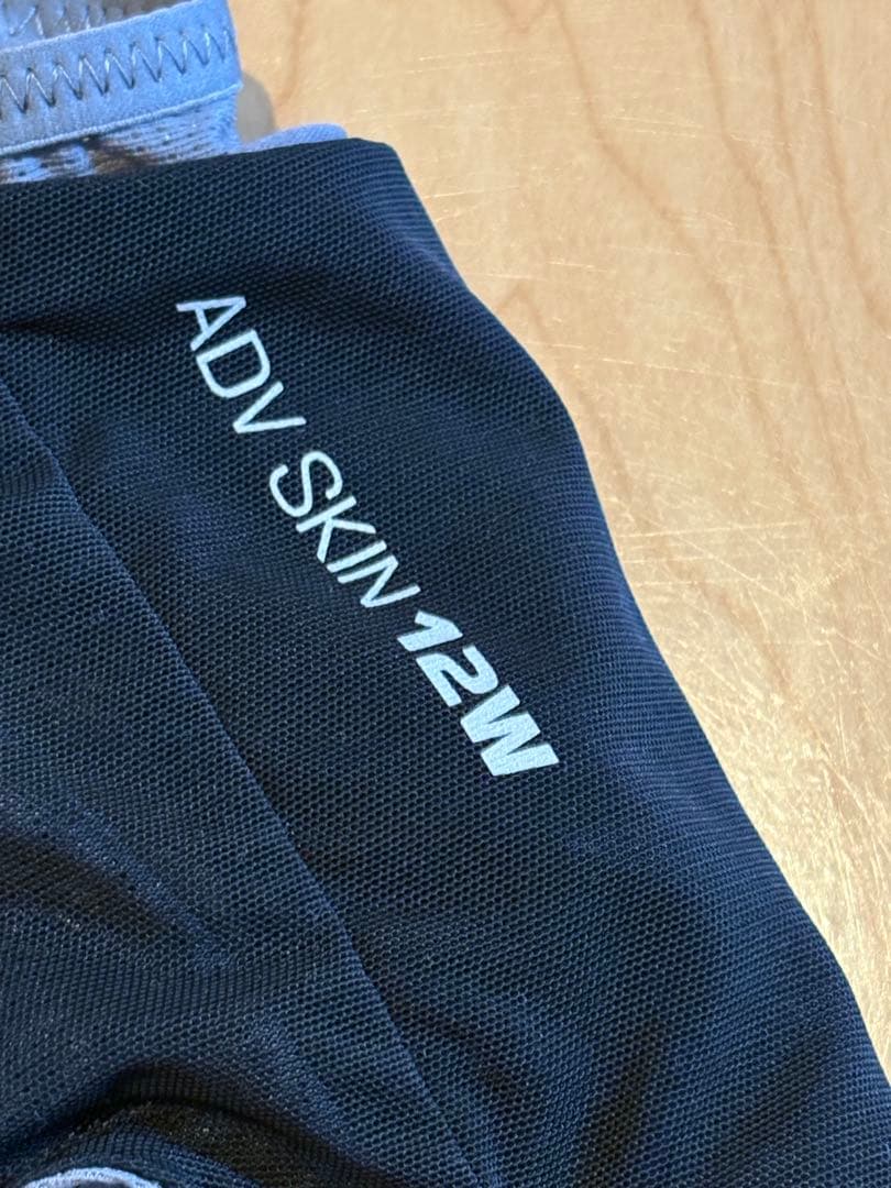 未使用新品SALOMON ADV SKIN 12W ラン、トレラン、レディース