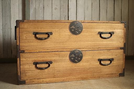 味のある丸金具時代箪笥　桐箪笥　抽斗2段