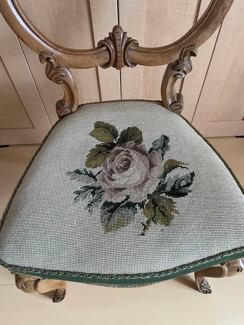 ビクトリアンスタイル フラワー刺繍椅子　アンティーク