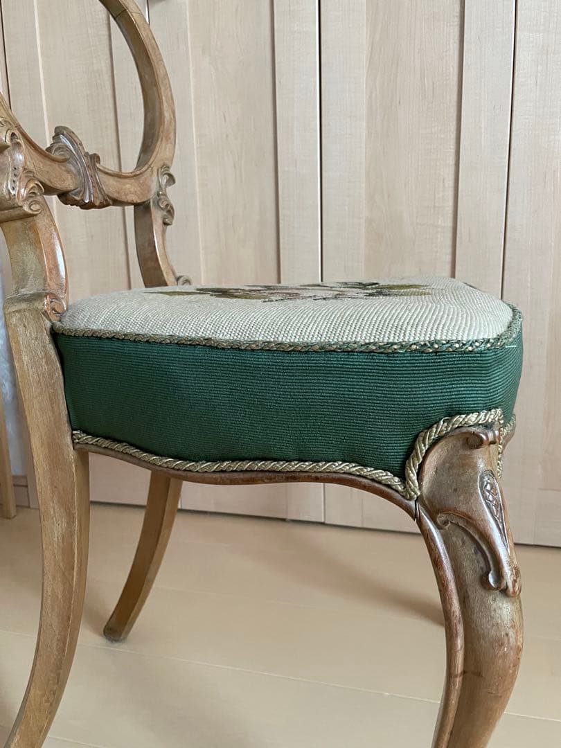 ビクトリアンスタイル フラワー刺繍椅子　アンティーク