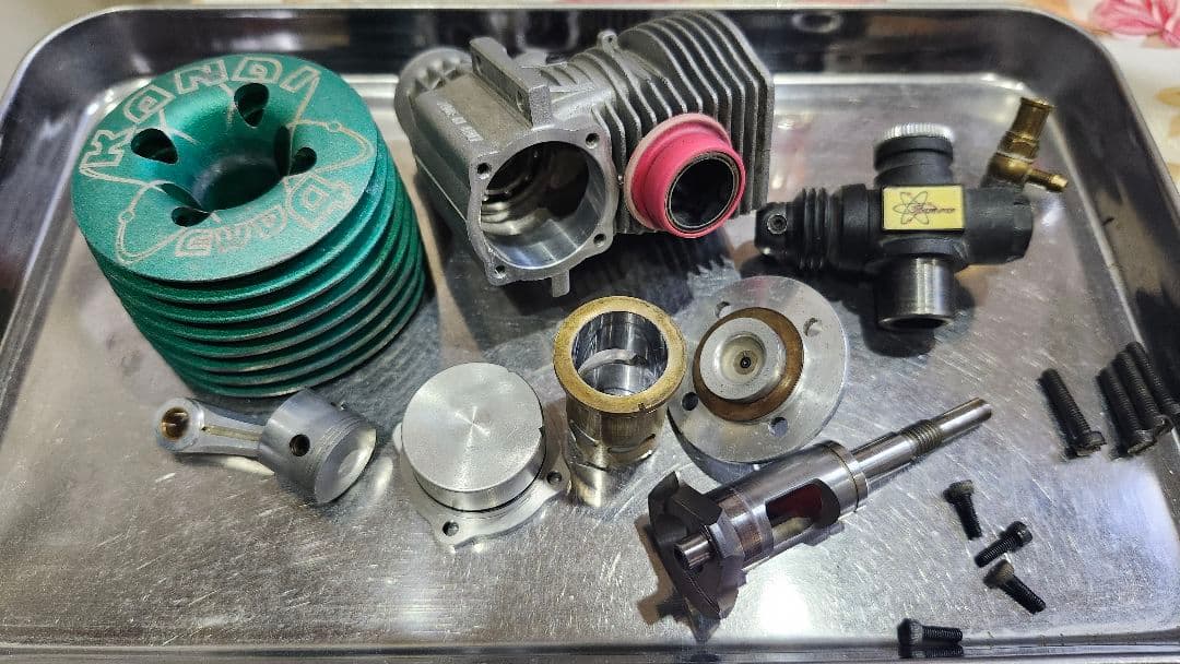 ラジコン エンジンカー ホットボディーズ D8 未走行シャーシ