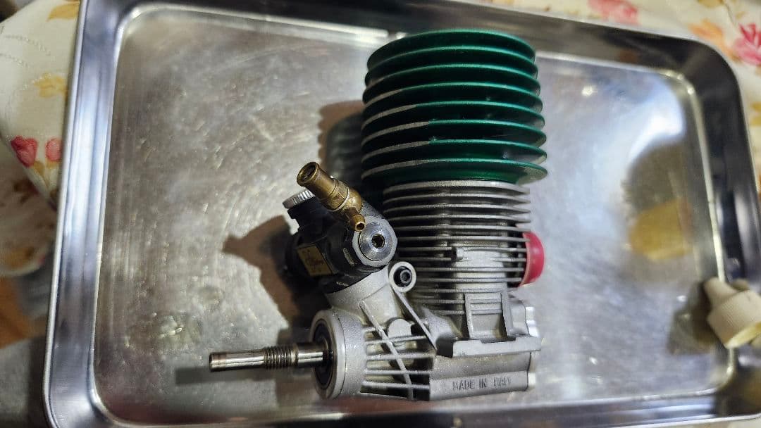 ラジコン エンジンカー ホットボディーズ D8 未走行シャーシ