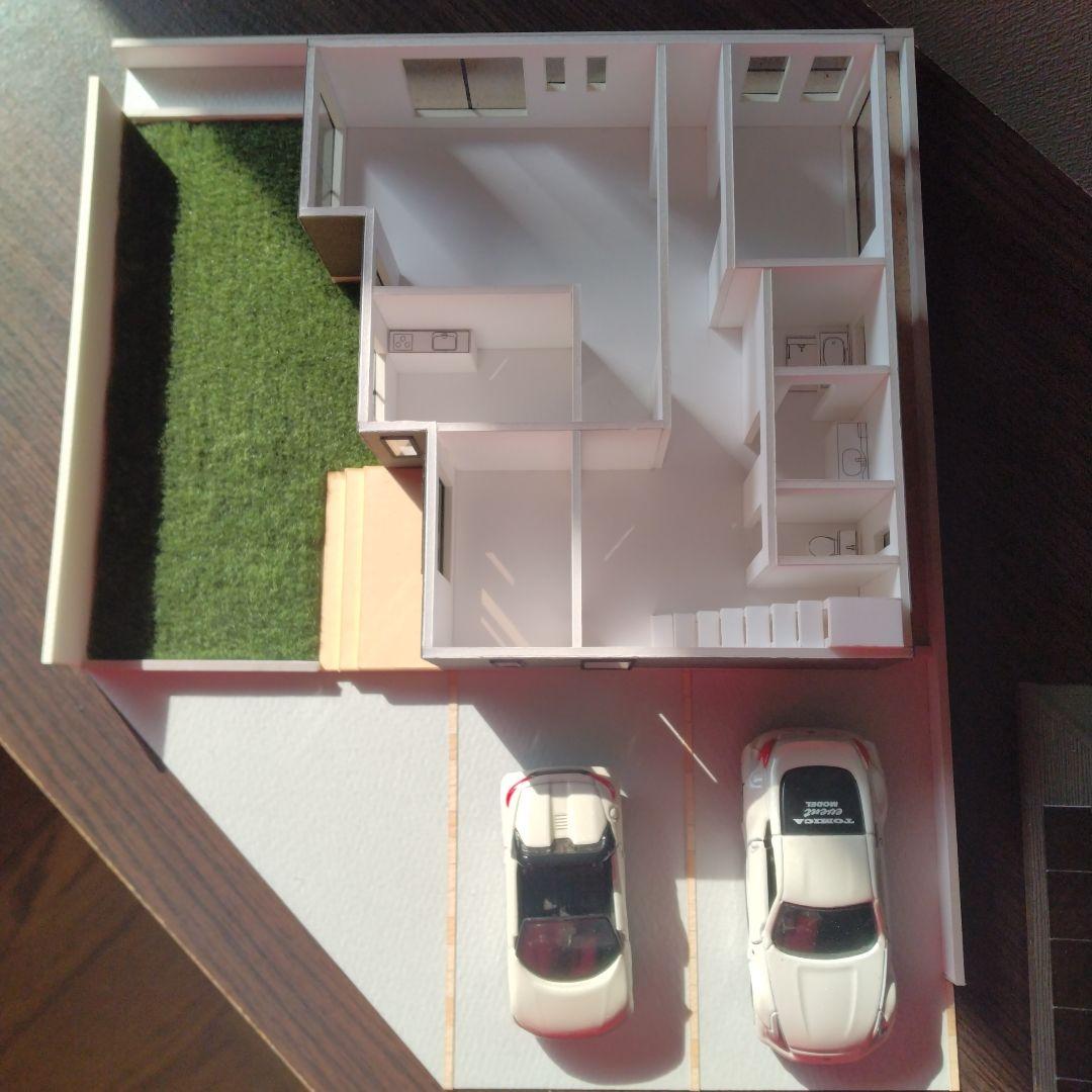 100分の1，2階建て内外模型No.98『陽だまりで，お正月』