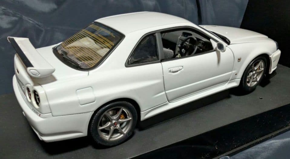 ミニカー Nissan Skyline R34 GT-R V-Spec II 1/18