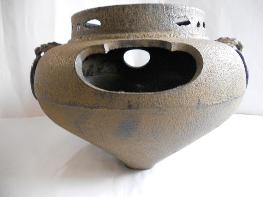 風炉 朝鮮風炉 昭和レトロ ヴィンテージ 茶道具 です。