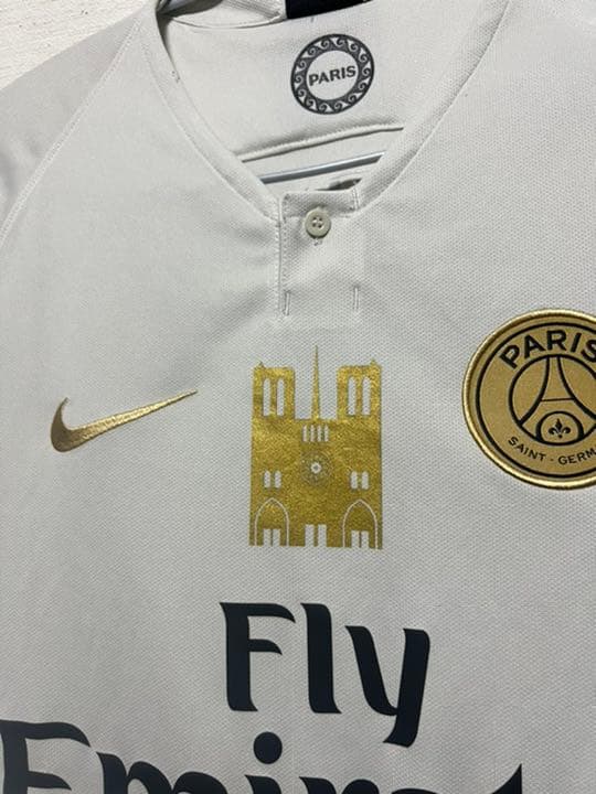 ノートルダム大聖堂火災寄付品　PSGユニフォーム　ムパッペ