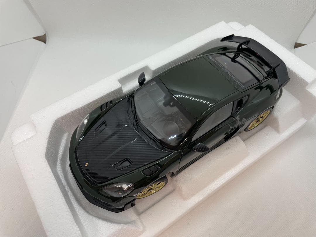 201-013 ノレブ 1/18 ポルシェ Cayman GT4 RS 2023