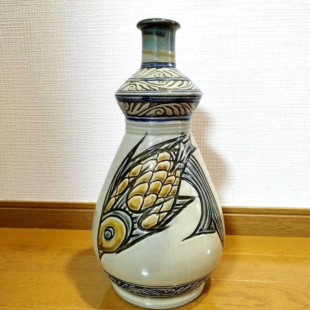 沖縄の女性作家　宮城須美子さんの大きな飾り壷　魚紋　30センチ超え！　在銘あり